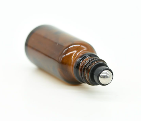 roller ball of essential oil roller bottles